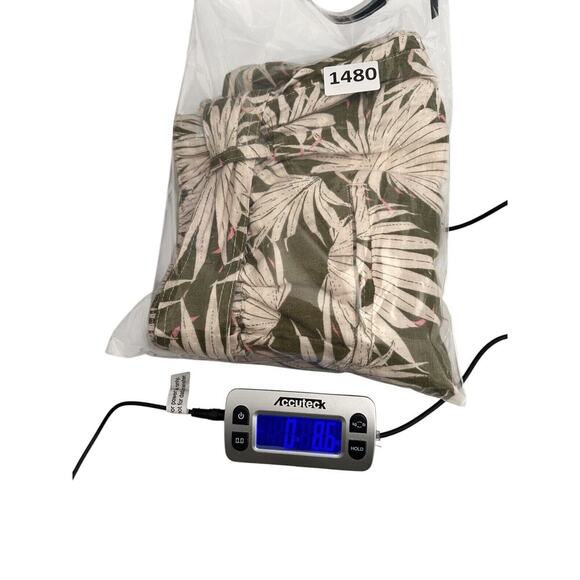 Tahari Shorts Womens Size L Tropical Palm Trees 100% Linen Belted Green Cream - Picture 10 of 10